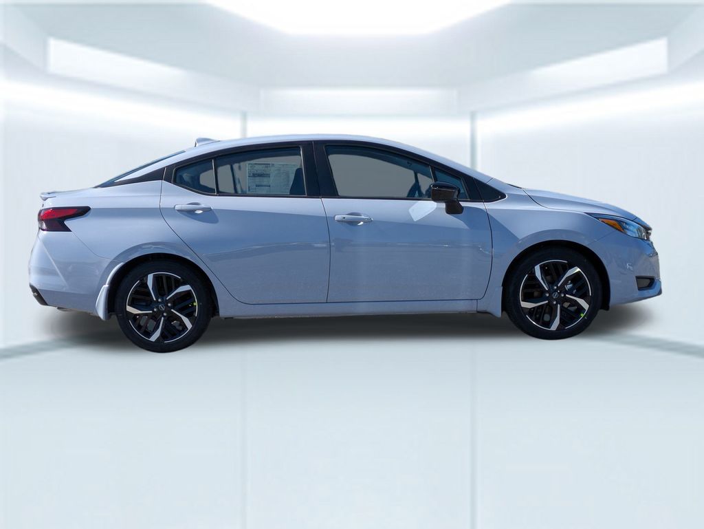 2025 Nissan Versa SR photo 5