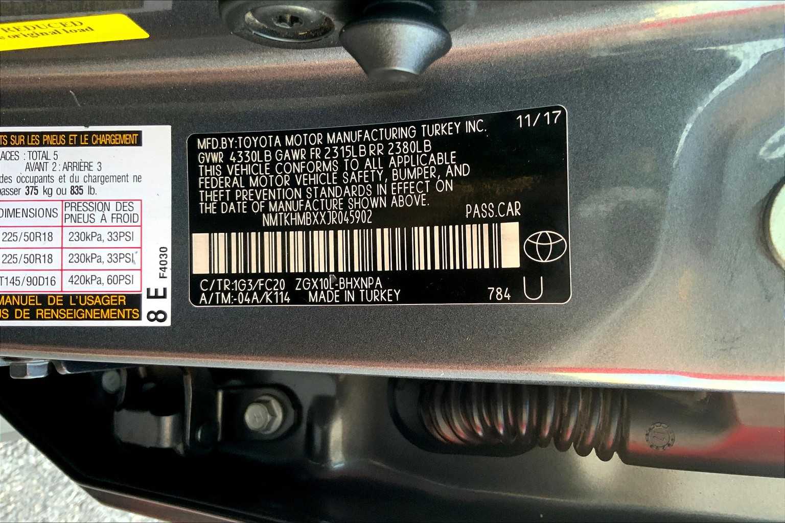 2018 Toyota C-HR XLE Premium photo 32