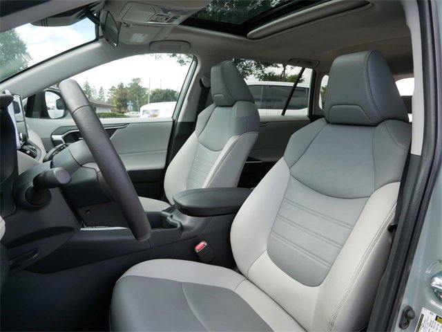 2023 Toyota RAV4 Hybrid XLE Premium photo 9
