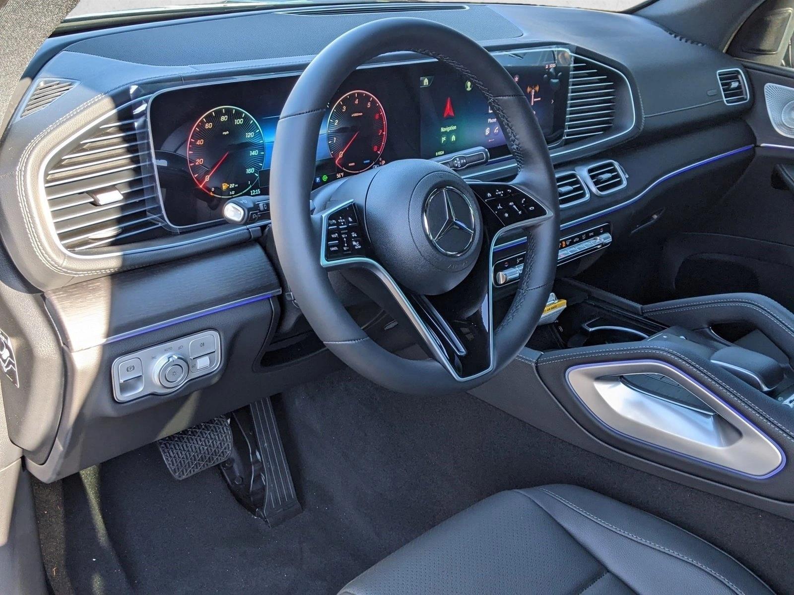 2025 Mercedes Benz GLS 450 4MATIC photo 3