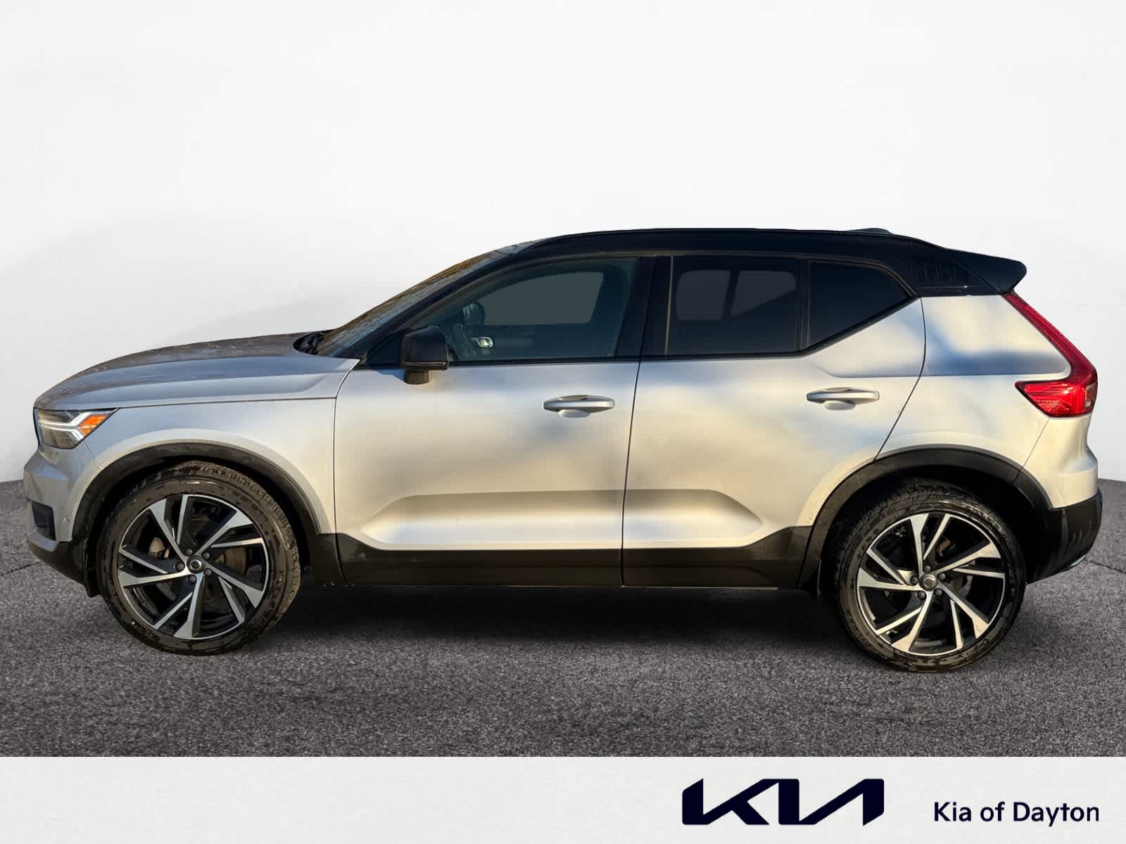 Used 2019 Volvo XC40 R-Design with VIN YV4162UMXK2103233 for sale in Huber Heights, OH
