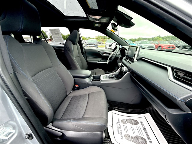2022 Toyota RAV4 Hybrid SE photo 22