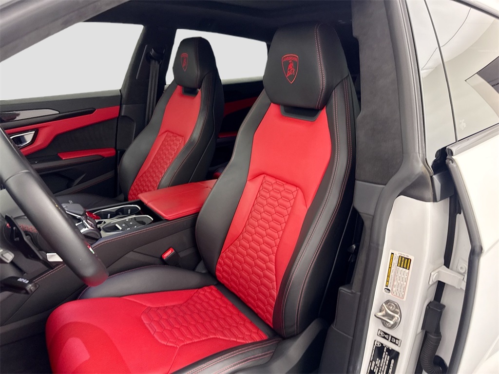 2022 Lamborghini Urus photo 21