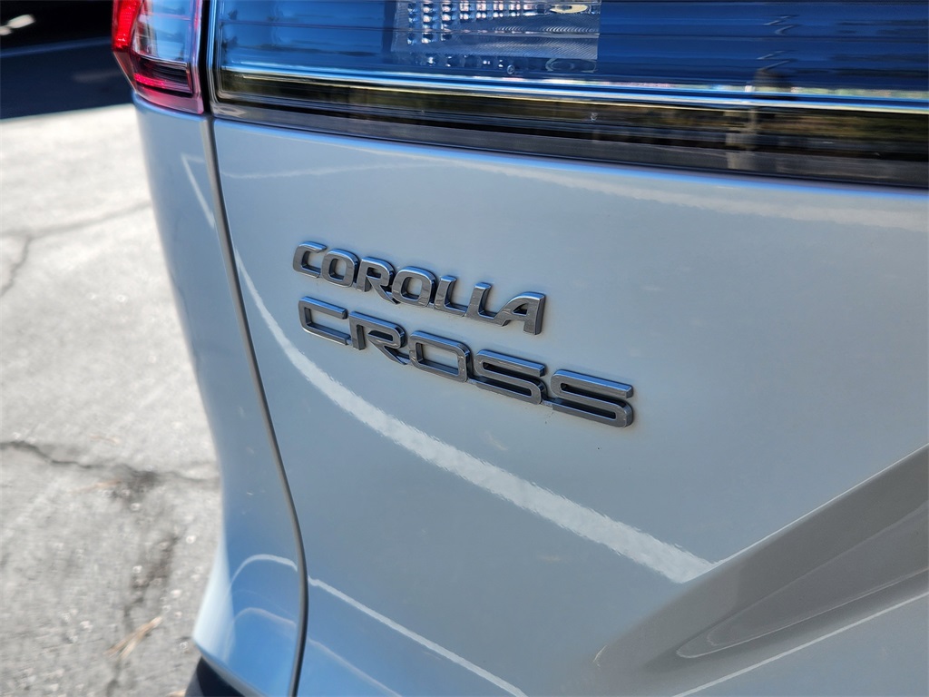 2022 Toyota Corolla Cross XLE photo 12