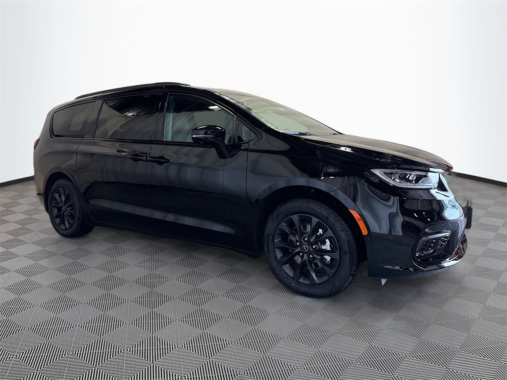 2025 Chrysler Pacifica photo 2