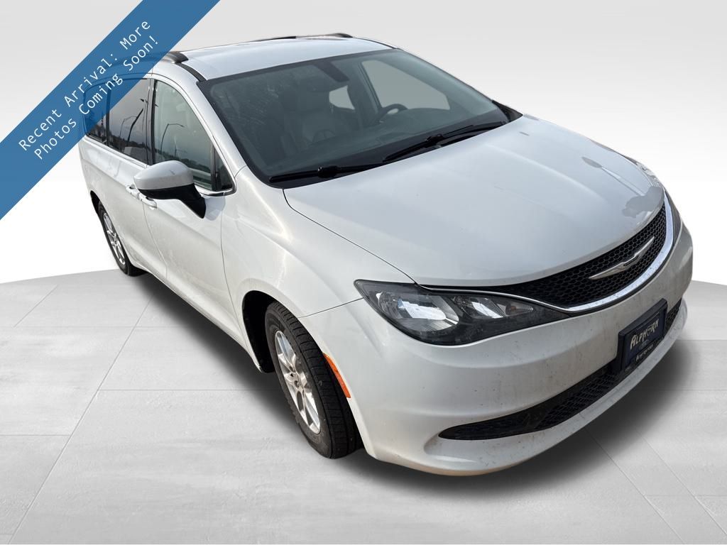 2021 Chrysler Voyager L's photo