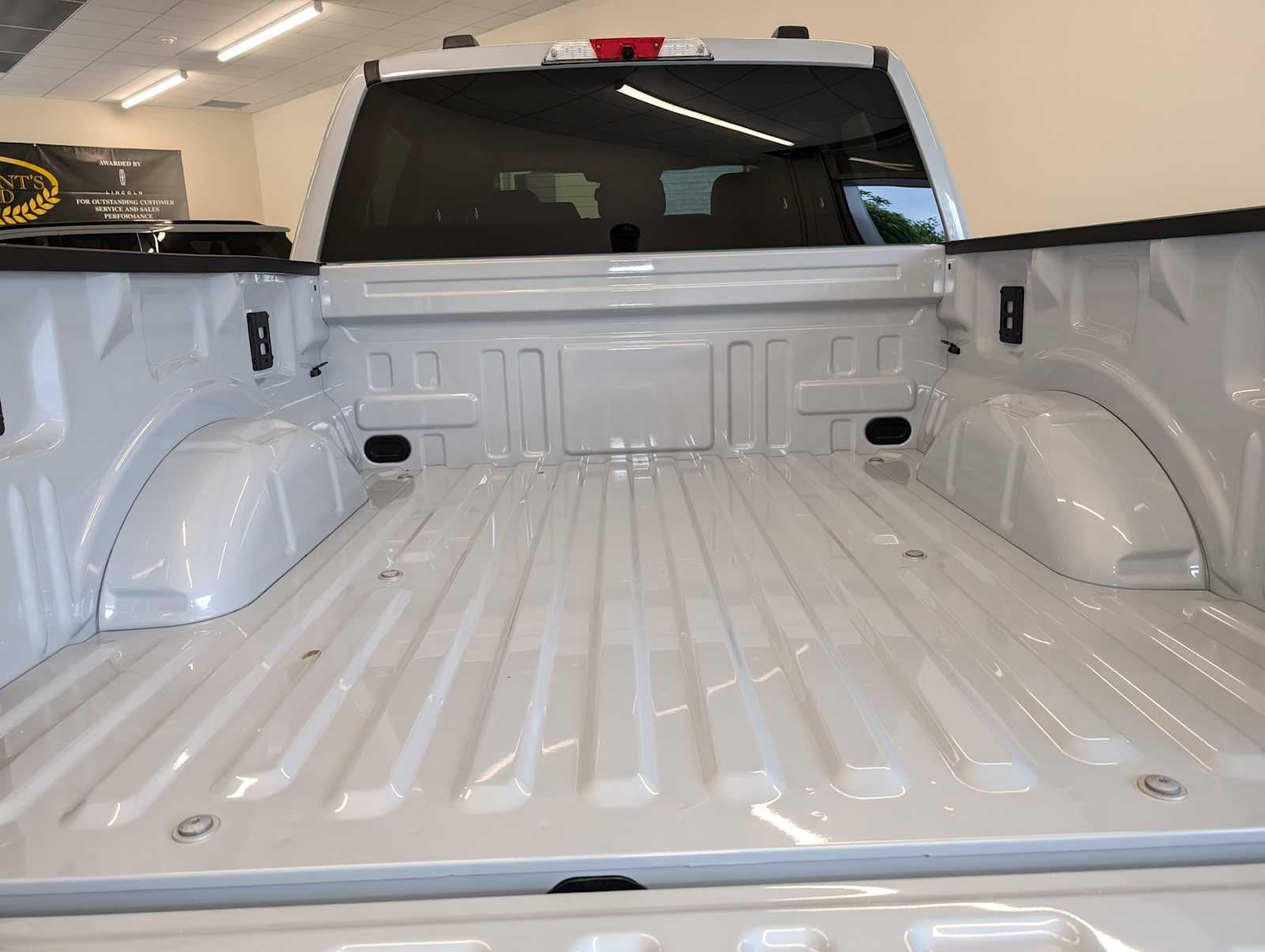 2025 Ford F-150 Lightning photo 6