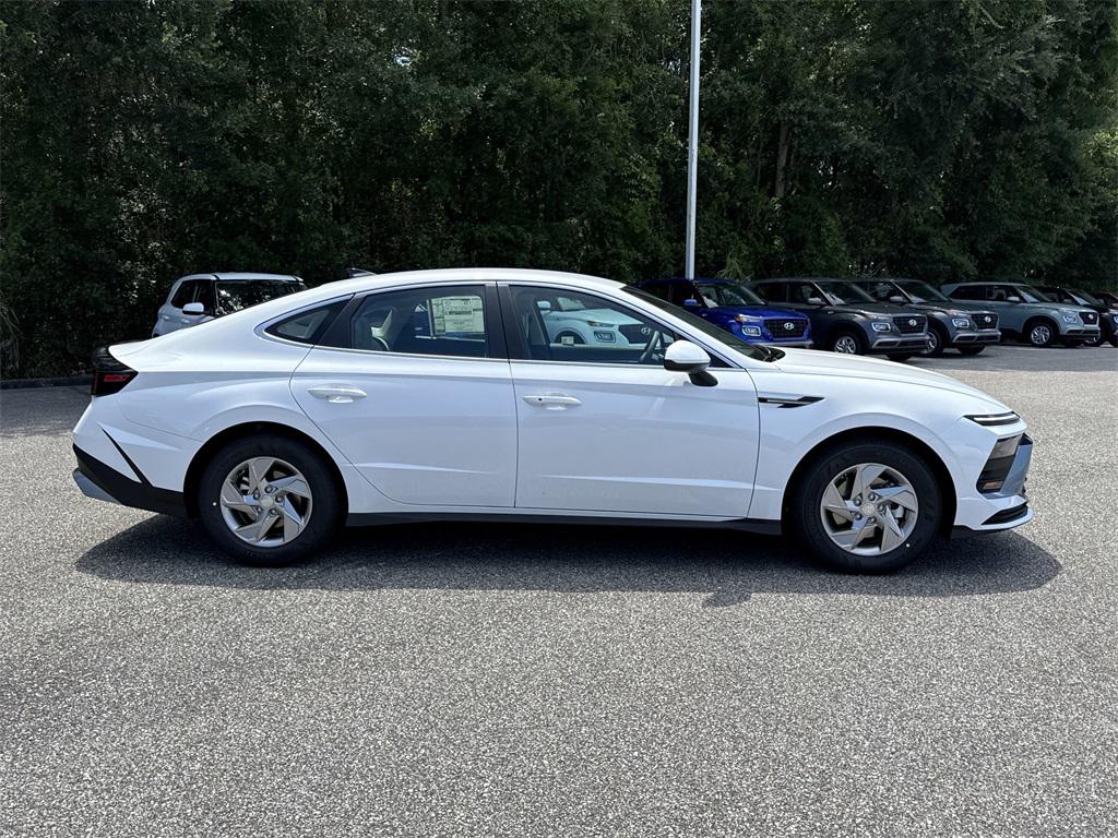 2025 Hyundai Sonata SE photo 2