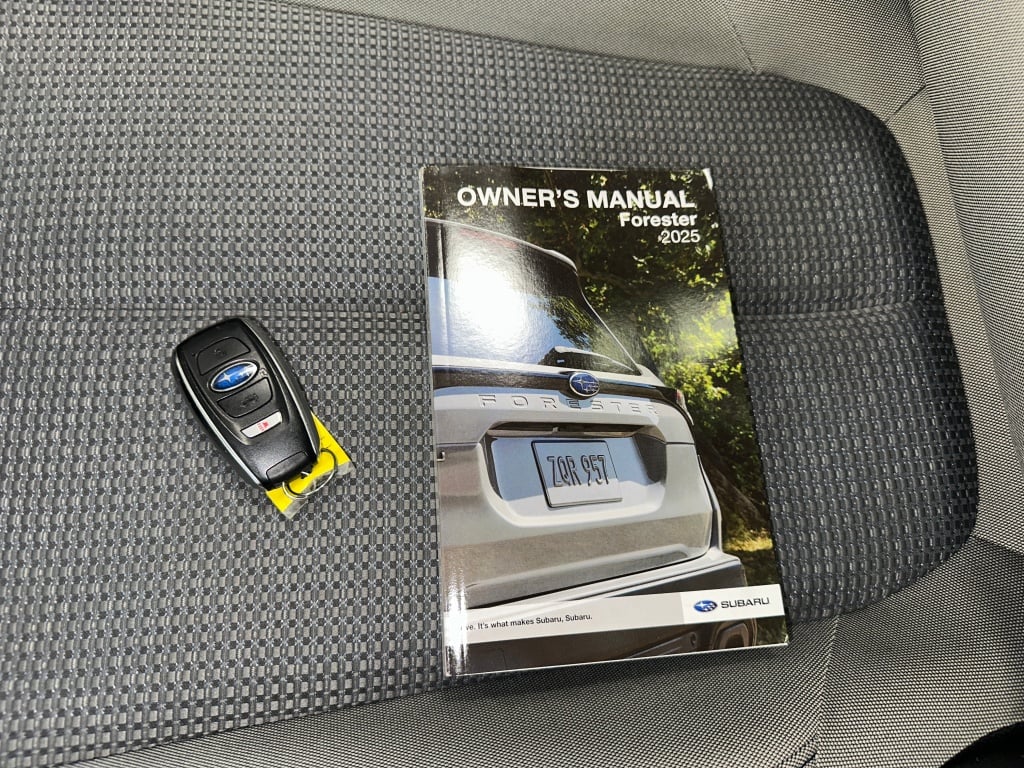 2025 Subaru Forester Premium photo 12