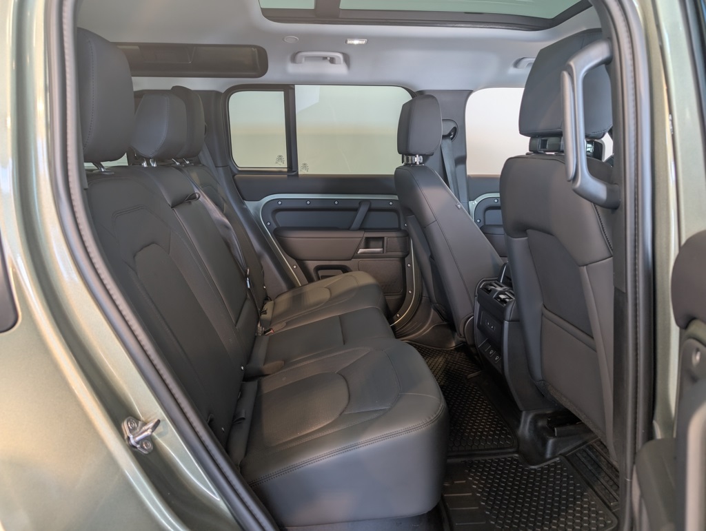 2025 Land Rover Defender 110 S photo 27