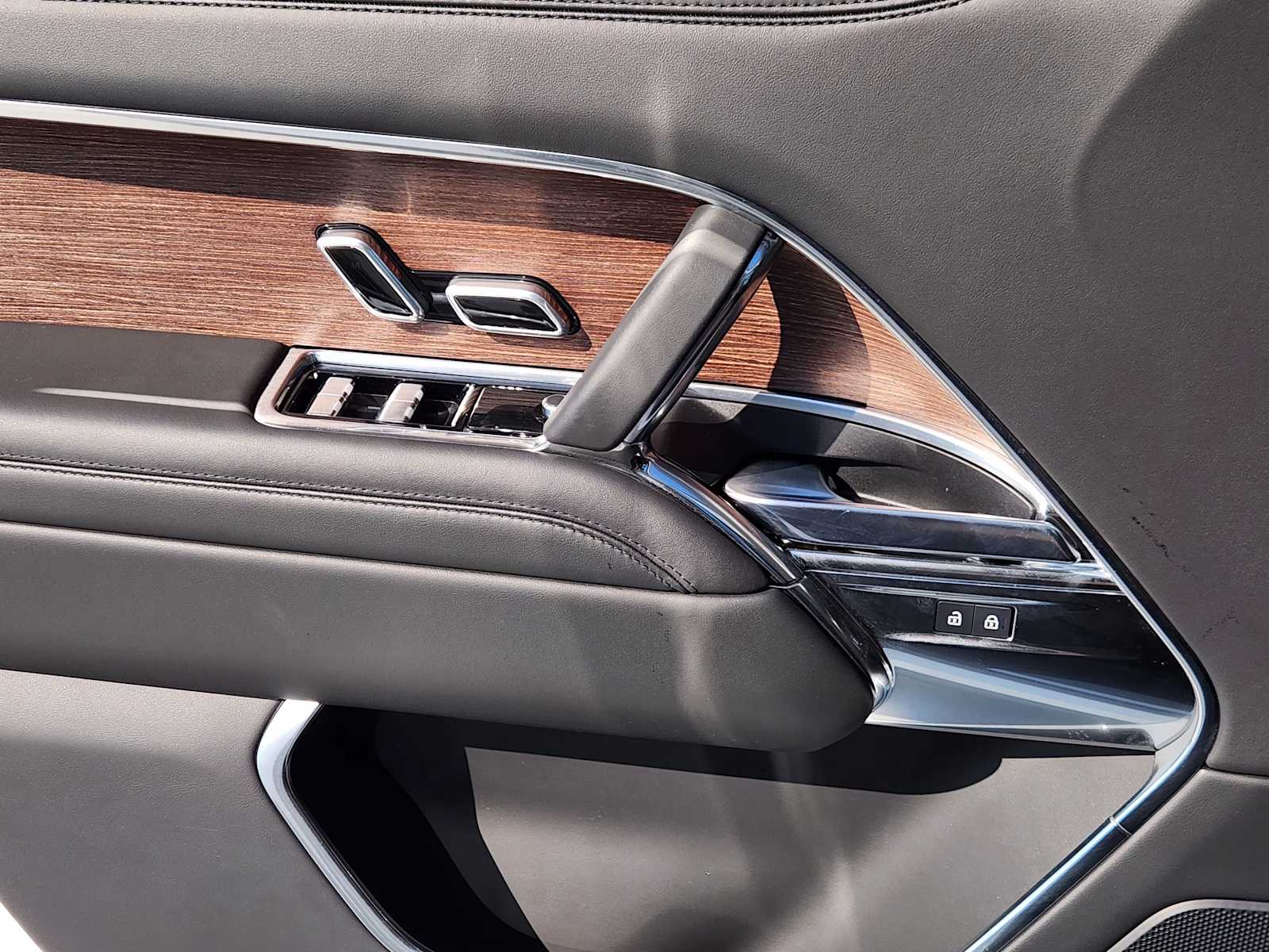2024 Land Rover Range Rover SE photo 19