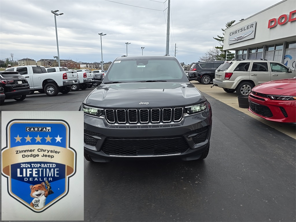 2025 Jeep Grand Cherokee Laredo photo 2