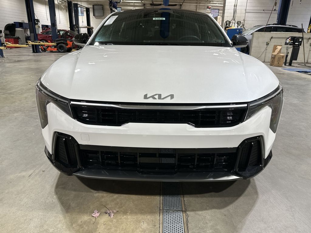 2025 Kia K4 GT-Line photo 3