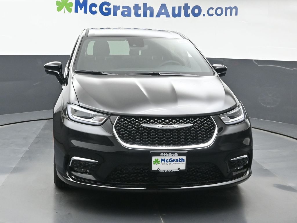 2026 Chrysler Pacifica photo 3