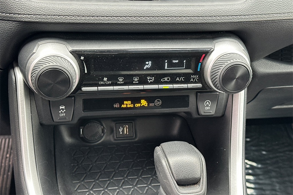 2024 Toyota RAV4 LE photo 18