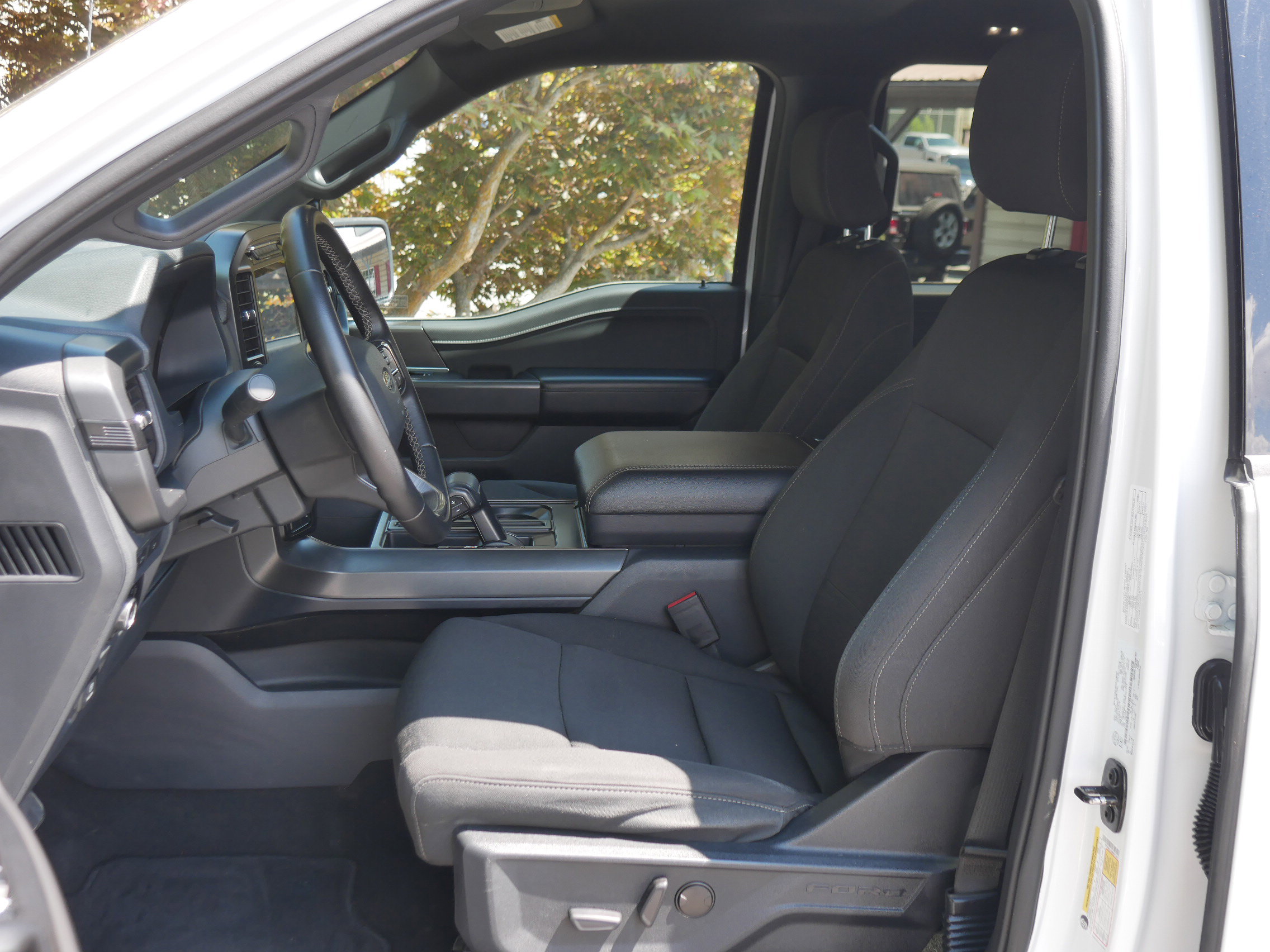 2024 Ford F-150 XLT photo 2