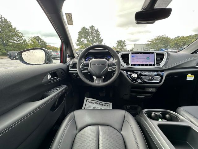 2026 Chrysler Pacifica photo 15