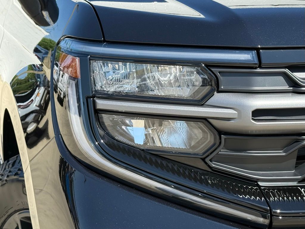 2025 Ford Expedition photo 2