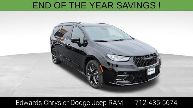 2026 Chrysler Pacifica Limited's photo