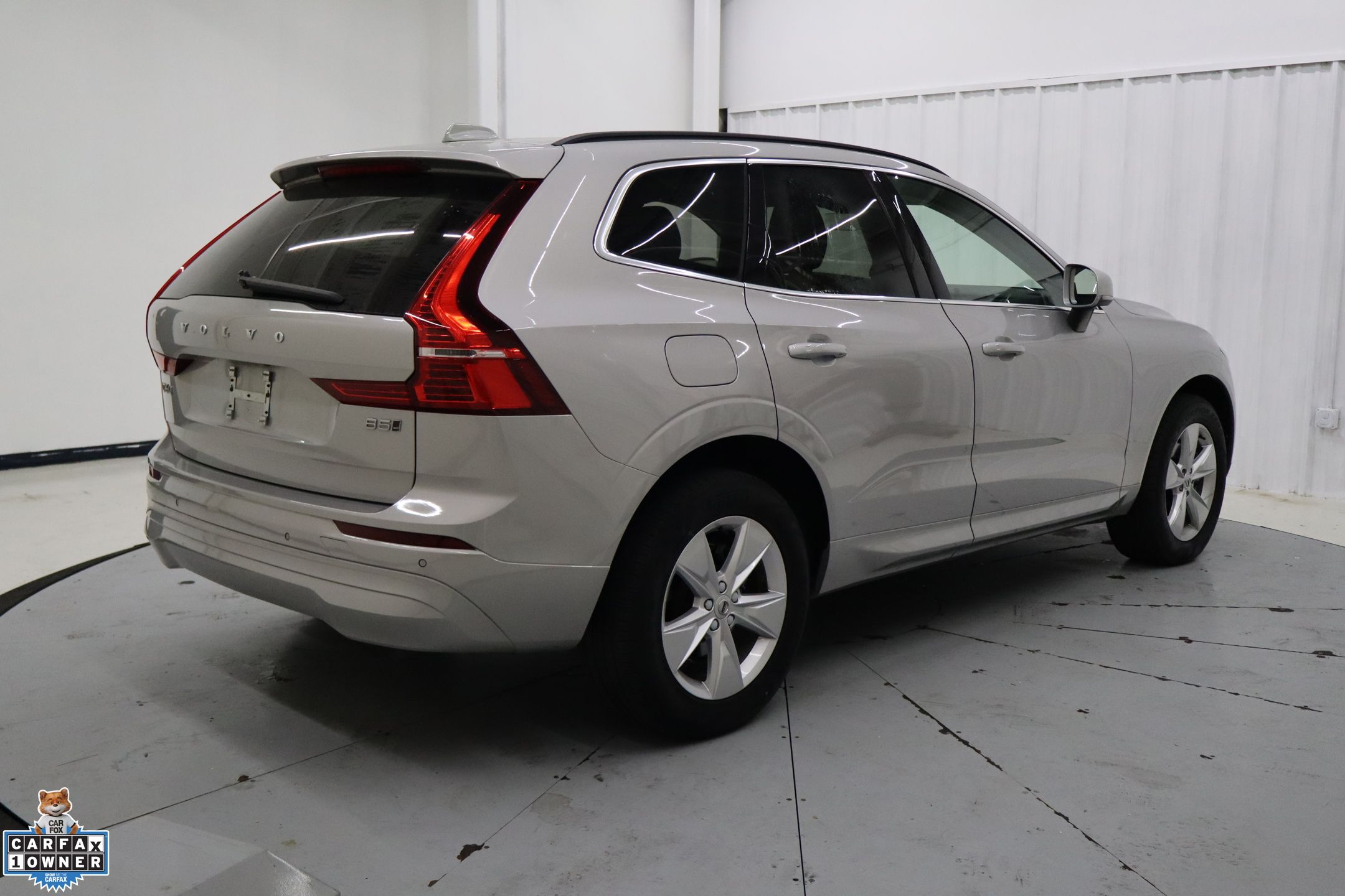 2022 Volvo XC60 B5 Momentum photo 2