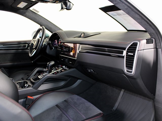 2023 Porsche Cayenne GTS photo 27
