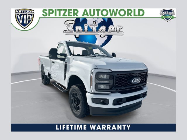 2026 Ford F-350 Super Duty XL's photo