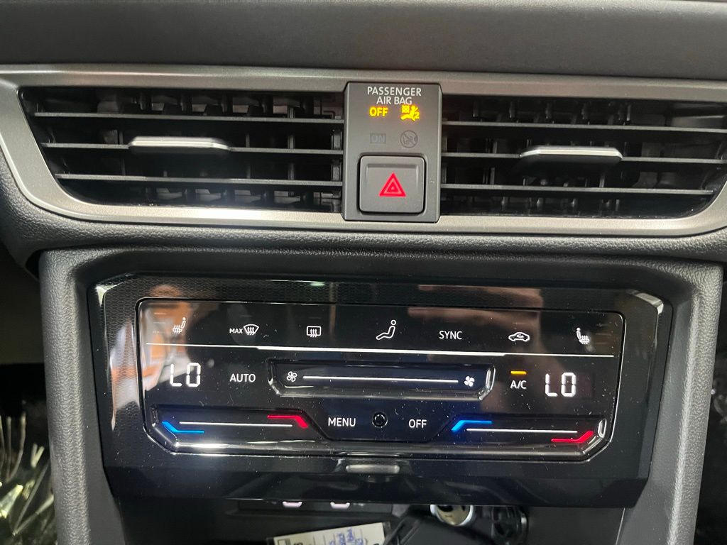 2025 Volkswagen Taos SE photo 15