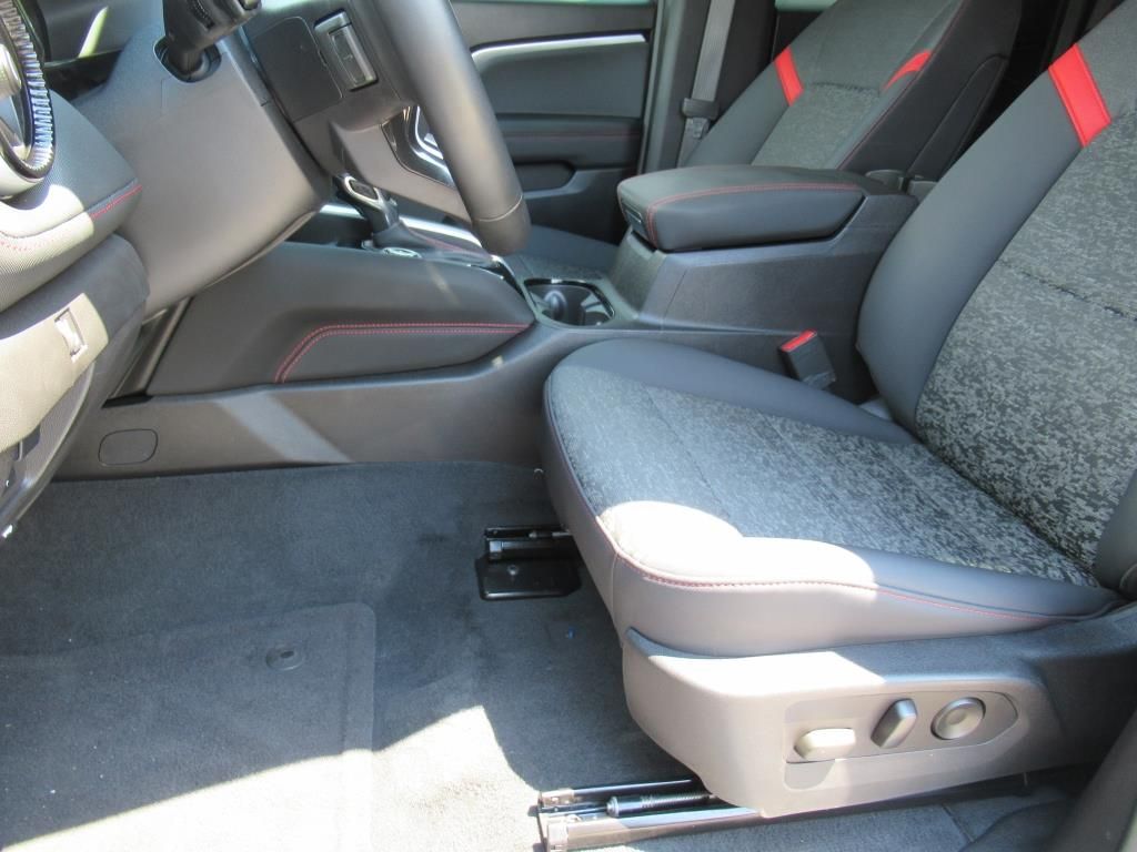 2024 Chevrolet Colorado Z71 photo 17