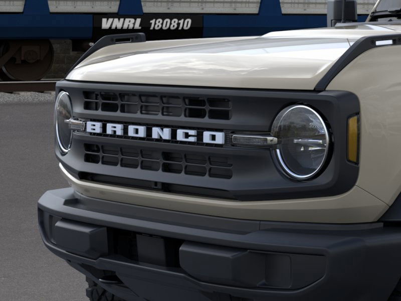 2025 Ford Bronco Base photo 16