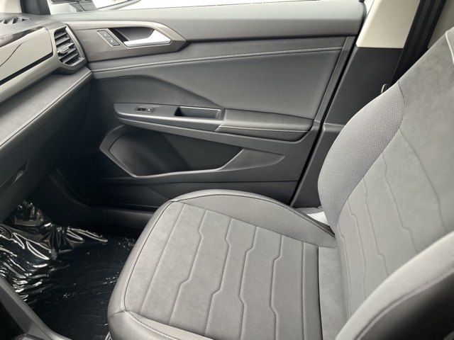 2025 Volkswagen Taos SE photo 39