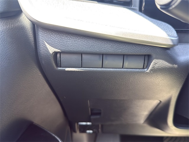 2025 Nissan Kicks SV photo 9