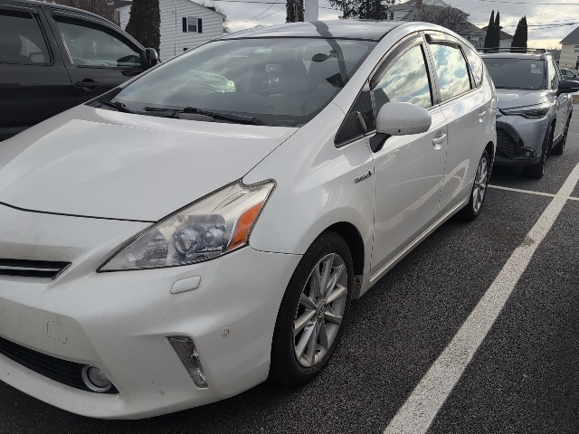 2012 Toyota Prius v Five's photo