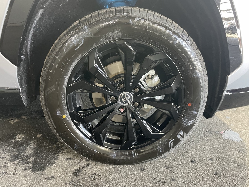 2025 Toyota RAV4 Hybrid XSE photo 7