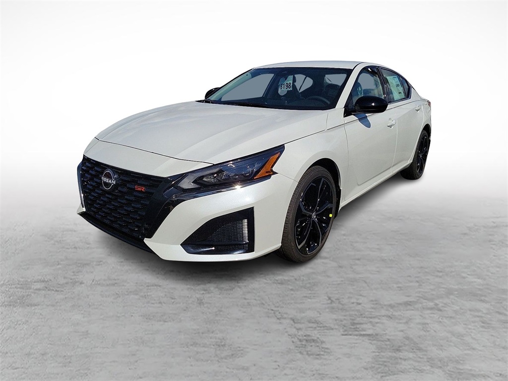 2025 Nissan Altima SR photo 3