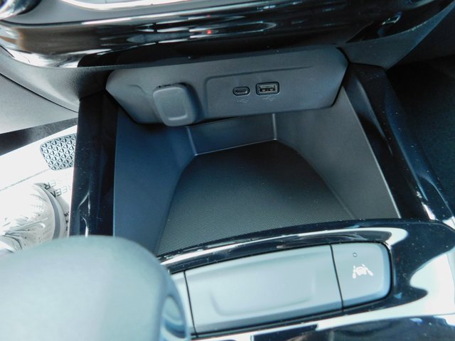 2025 Chevrolet Trax LT photo 23