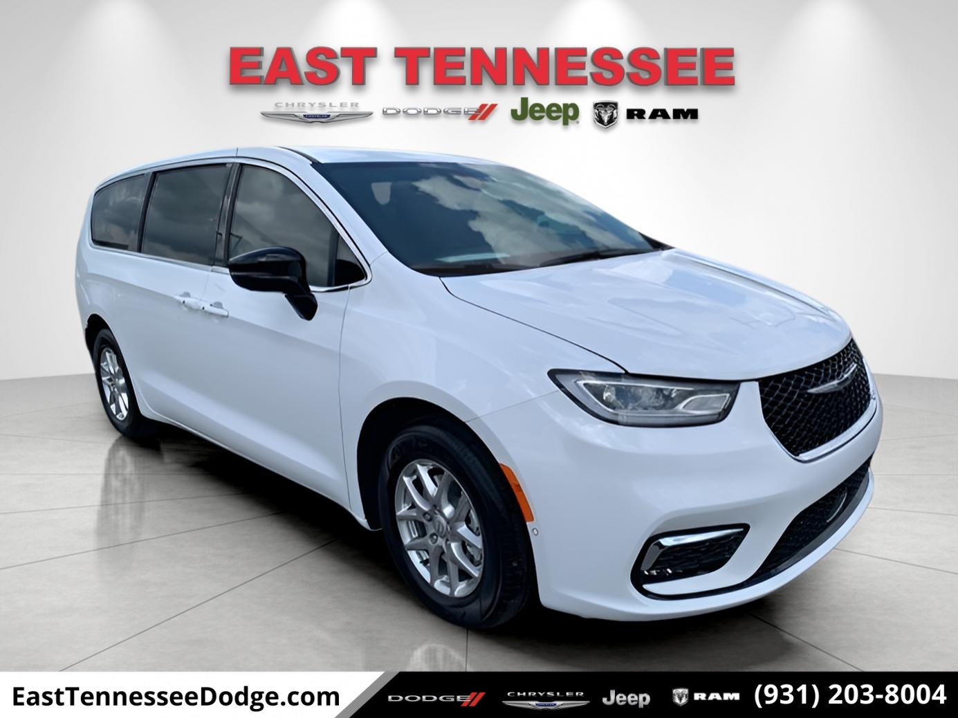 2026 Chrysler Pacifica Select's photo