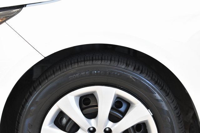 2024 Toyota Corolla LE photo 23