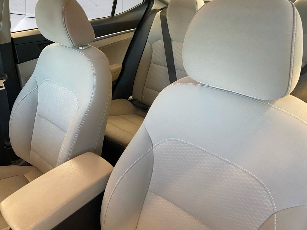 2019 Hyundai Elantra SE photo 8