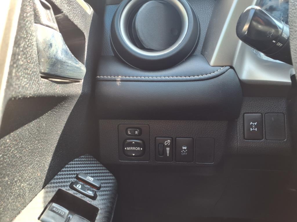 2015 Toyota RAV4 XLE photo 13