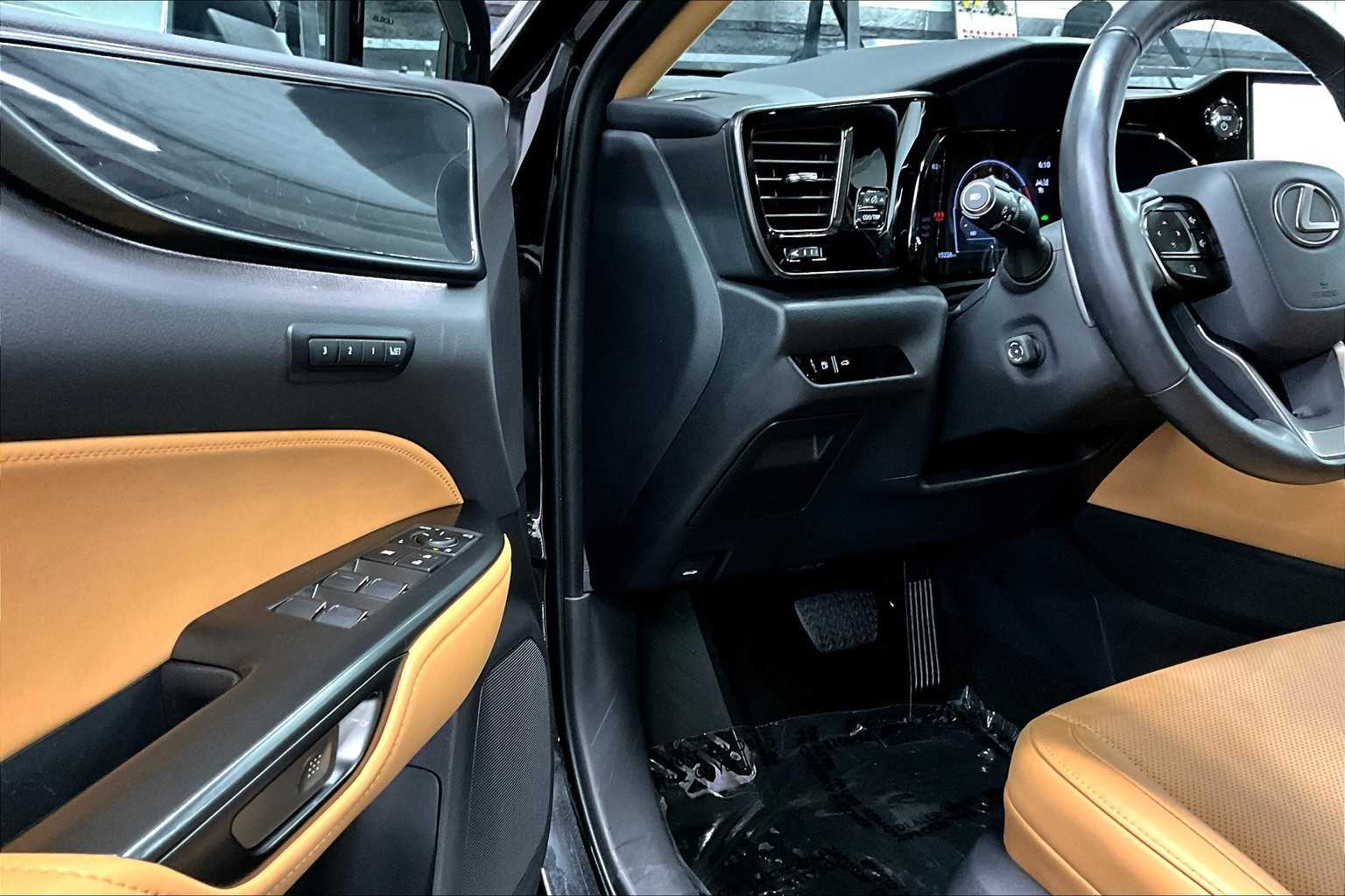 2025 Lexus NX Premium AWD photo 31