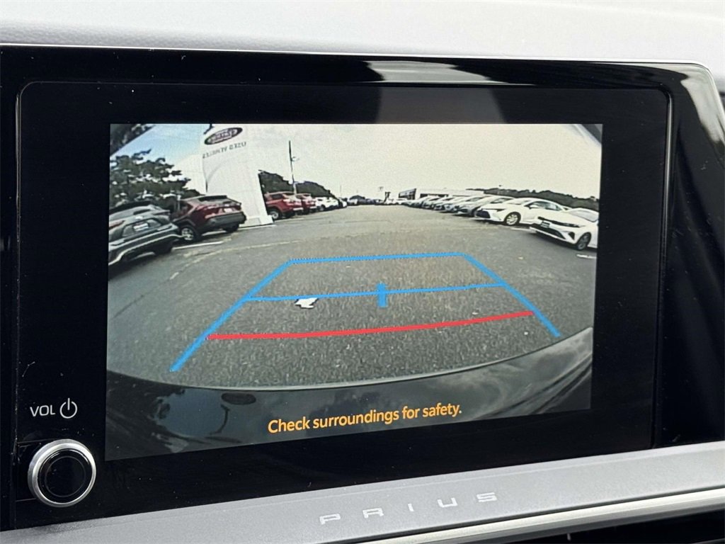 2024 Toyota Prius LE photo 4
