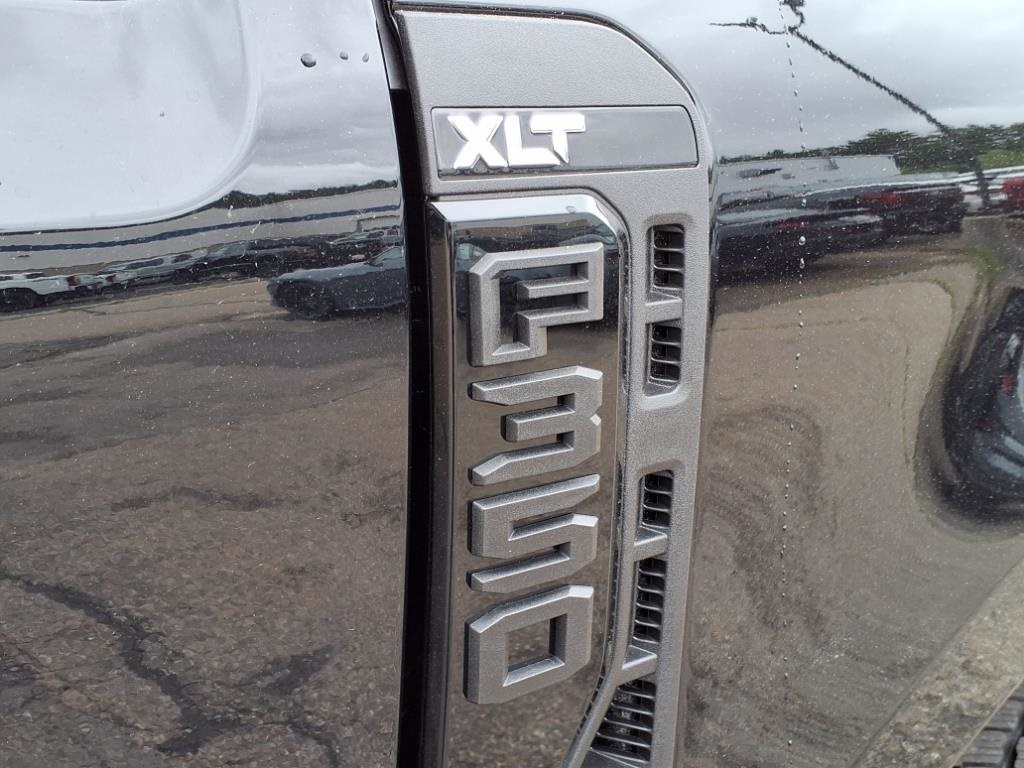 2025 Ford F-350 XLT photo 9