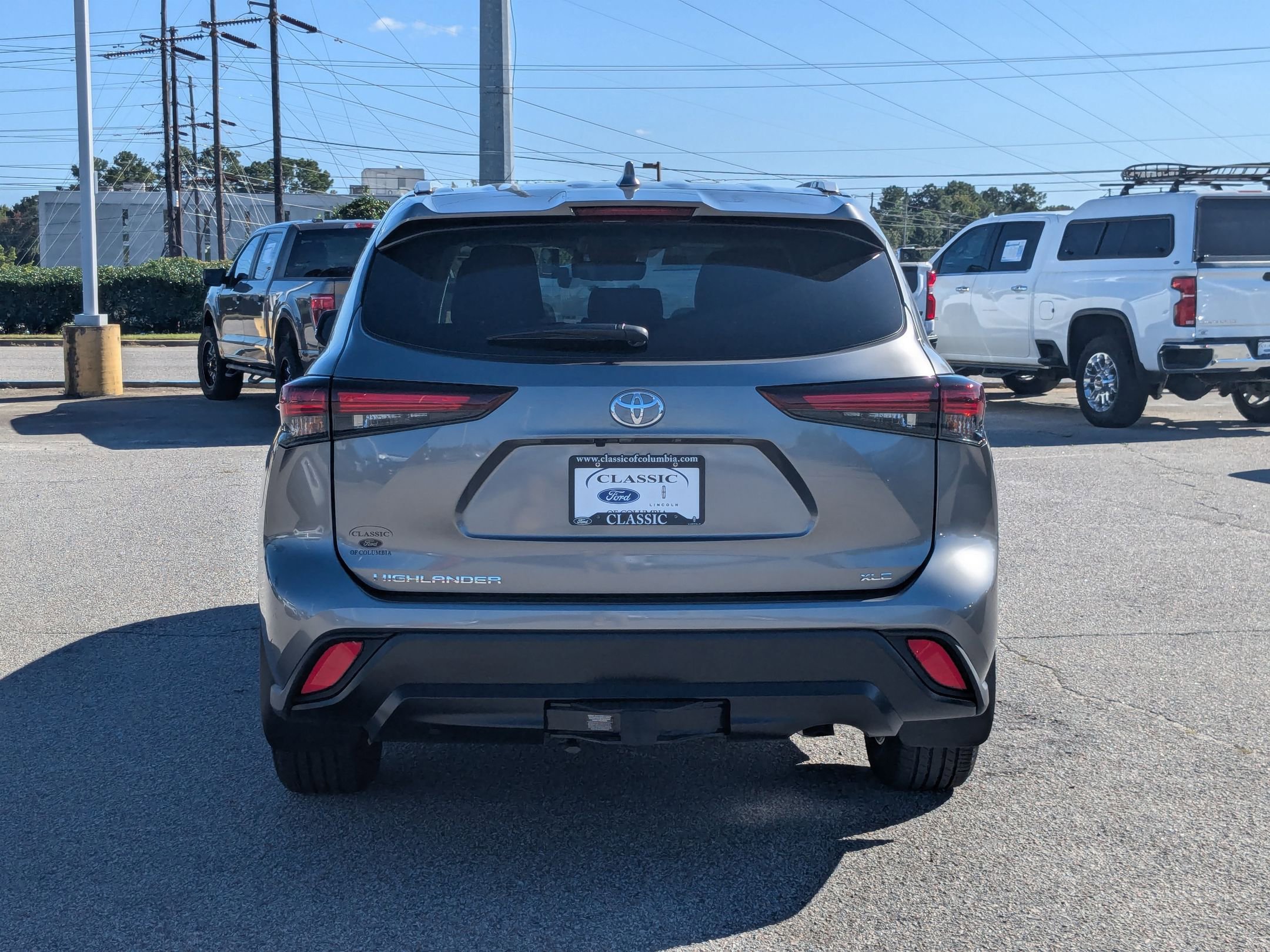2025 Toyota Highlander XLE photo 3