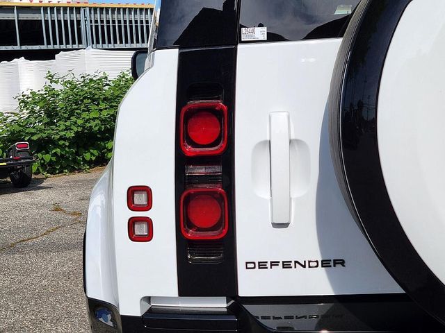 2025 Land Rover Defender 110 X-Dynamic SE photo 9
