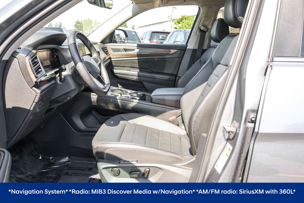 2024 Volkswagen Atlas SEL photo 3