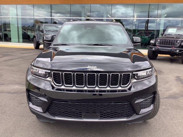 2025 Jeep Grand Cherokee Laredo X photo 2