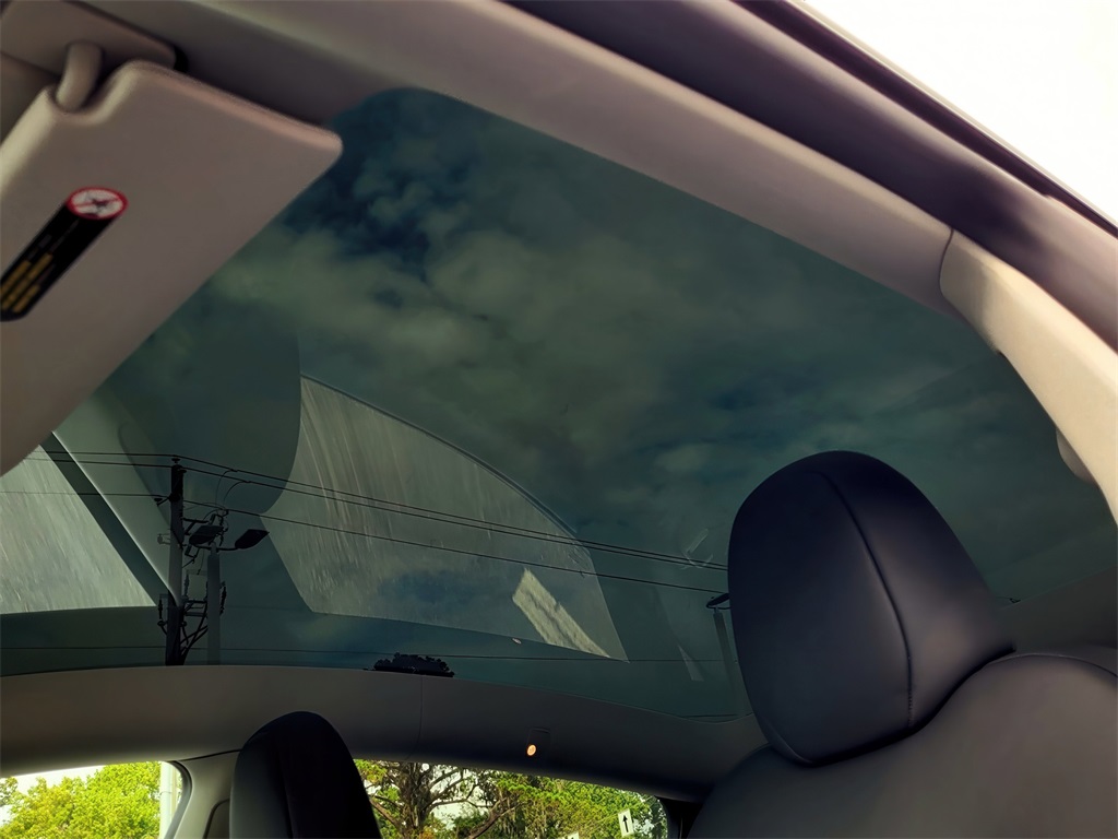2025 Tesla Model Y Long Range photo 25