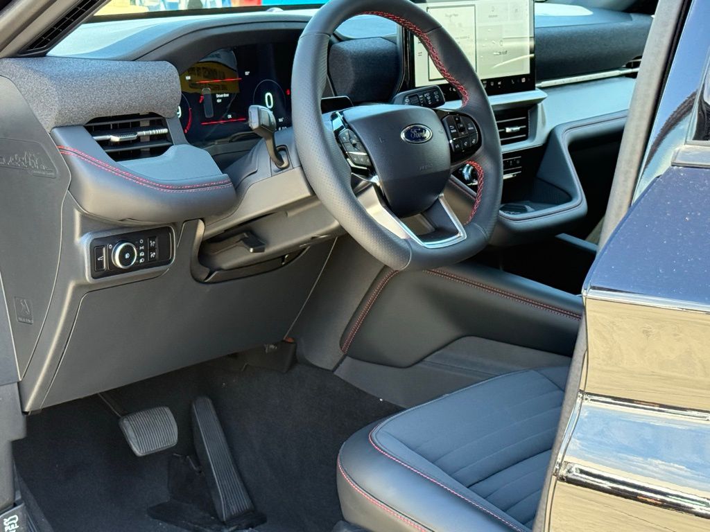 2025 Ford Explorer ST-Line photo 3
