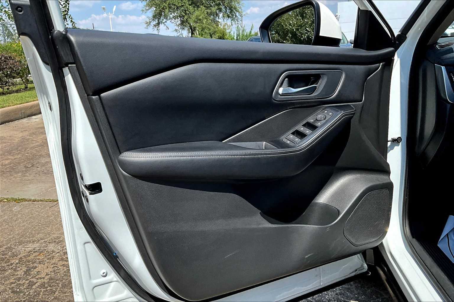 2024 Nissan Rogue SV photo 19
