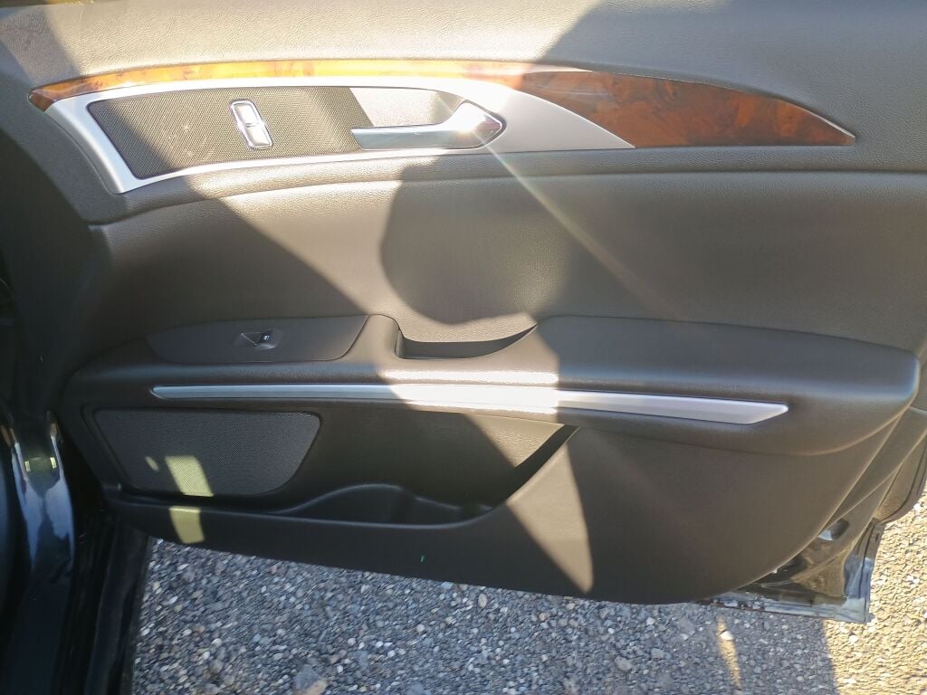 2013 Lincoln MKZ photo 23